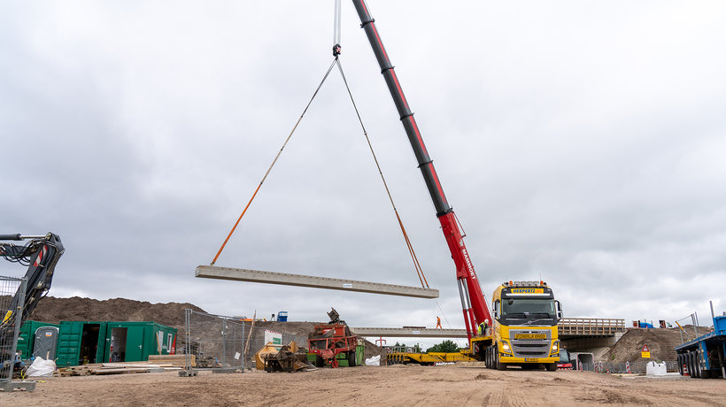 1. Plaatsen liggers Emmen 9.jpg